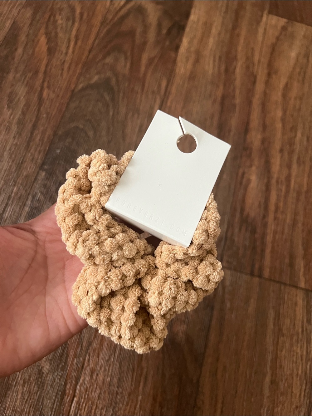 🤎 Forever 21 Tan Plush Chenille Scrunchie | New with Tags ✨
